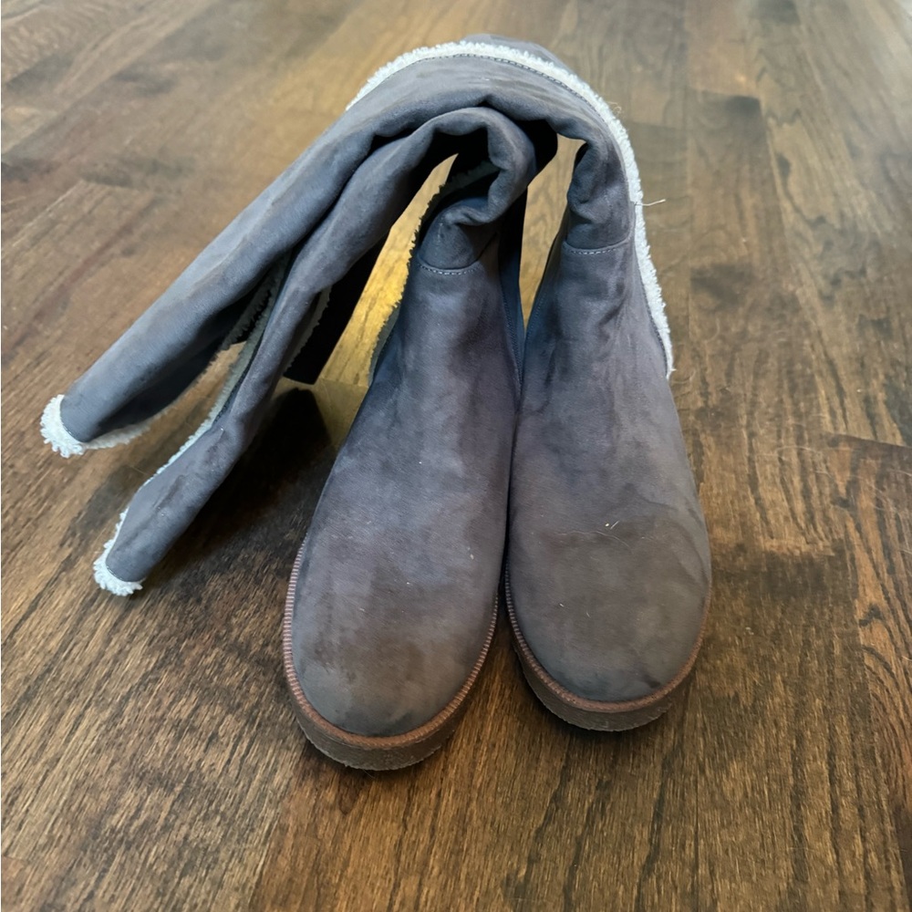 🔥End of year sale🔥Dr scholl’s grey suede boots-size 10. Never worn. Excellent